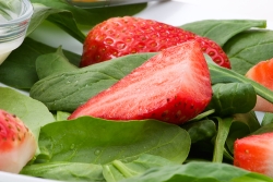 strawberry and spinach salad